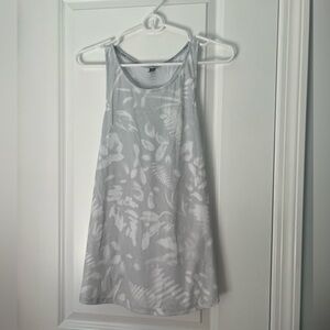 Women’s Under Armour workout tank